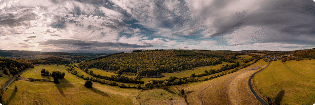 Foto panorâmica aérea de Uberlândia captada por drone